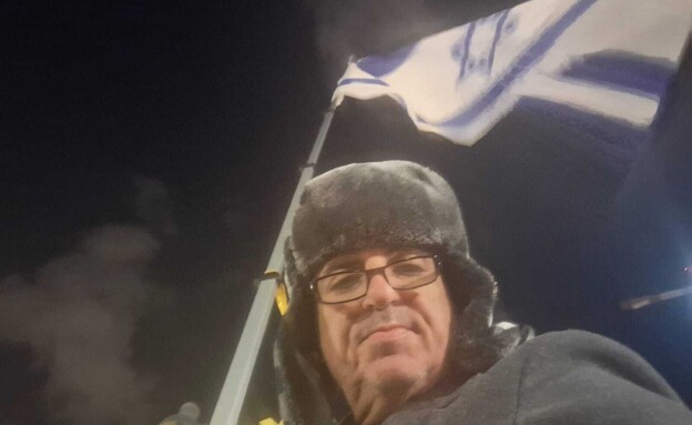 שמעון אדרי והדגל שמעון אדרי והדגל