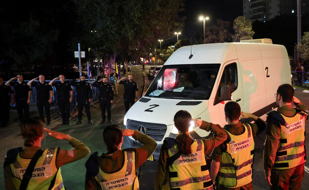 שיירת החטופים החללים (צילום: Reuters)