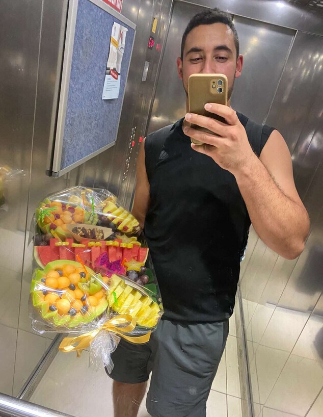 אחיה דידי עם התרומות שארגן אחיה דידי עם התרומות שארגן