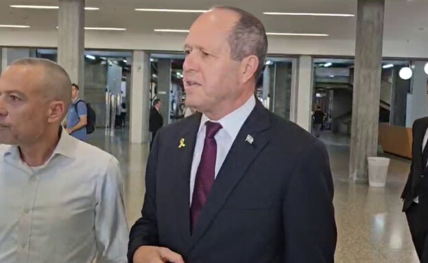 ניר ברקת מגיע לבית המשפט המחוזי בכדי לתמוך ברה