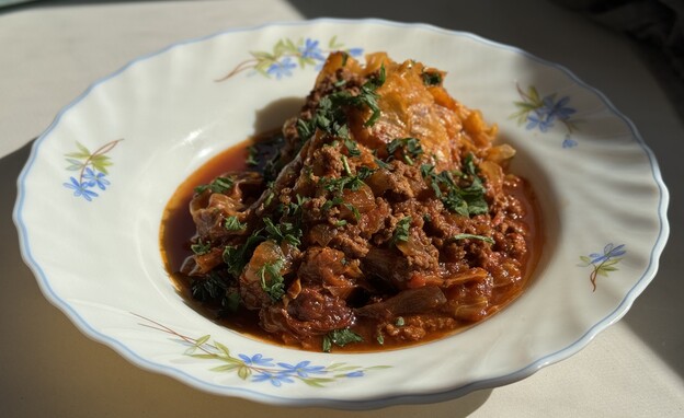 לזניה כרוב. שילוב בין המאפה האיטלקי לכרוב ממולא לזניה כרוב. שילוב בין המאפה האיטלקי לכרוב ממולא