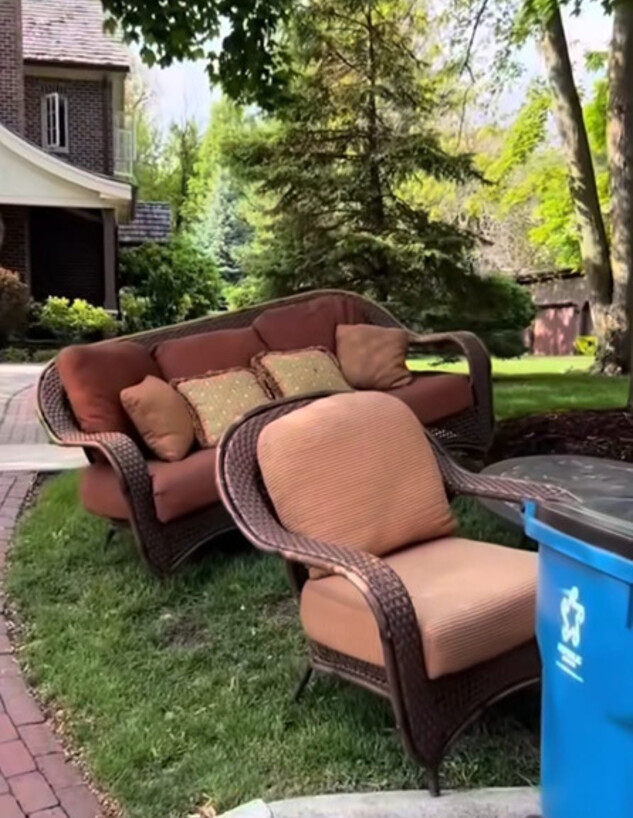 זבל של עשירים סט ספות זבל של עשירים סט ספות