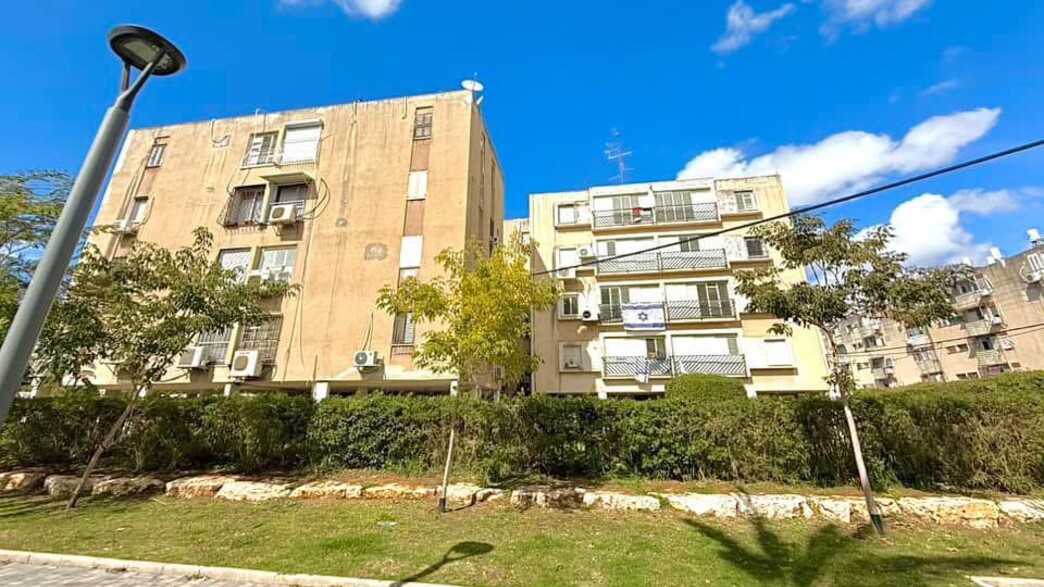 דחרה שנמכרה ברחוב הרצפלד בתל אביב דחרה שנמכרה ברחוב הרצפלד בתל אביב