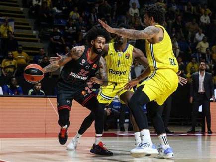 כואב (Srdjan Stevanovic/Euroleague Basketball via Getty Images) (צילום: ספורט 5)