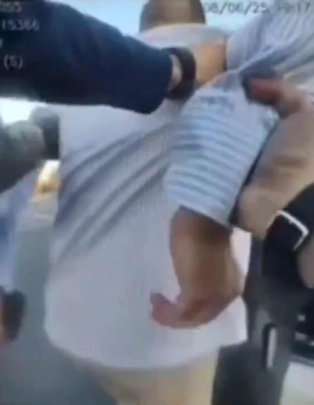 מעצר האזרח הישראלי טום אלכסנדרוביץ' החשוד שקבע מפגש מיני עם קטינה מעצר האזרח הישראלי טום אלכסנדרוביץ' החשוד שקבע מפגש מיני עם קטינה