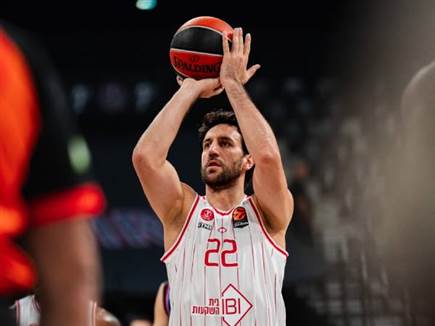 ואסיליה מיציץ`. עשה את שלו, אך לא שותף ברבע הרביעי (צילום: הפועל IBA תל אביב)