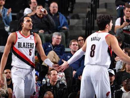 דלאנו בנטון וחבר. בדרך ליורוליג? (Juan Ocampo/NBAE via Getty Image דלאנו בנטון וחבר. בדרך ליורוליג? (Juan Ocampo/NBAE via Getty Image