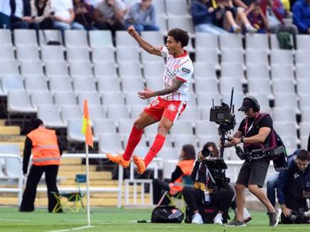 אבל אז הגיע ויטסל עם מספרת גדולה (GETTY)