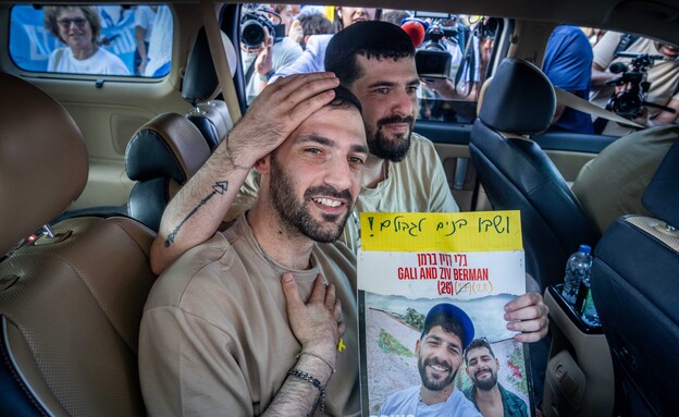 שורדי השבי גלי וזיוי ברמן חוזרים הביתה שורדי השבי גלי וזיוי ברמן חוזרים הביתה