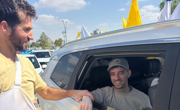 שורד השבי אריאל קוניו חוזר הביתה שורד השבי אריאל קוניו חוזר הביתה