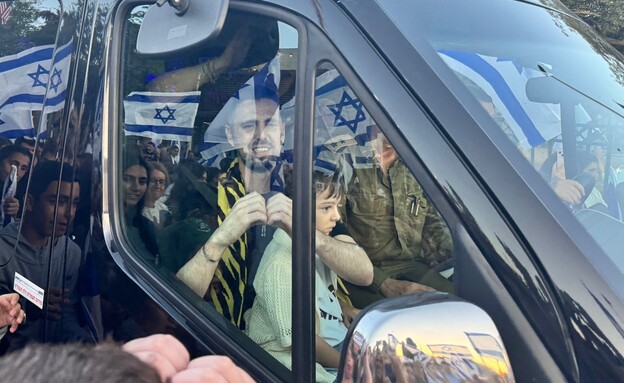 אלקנה בוחבוט חוזר לביתו במבשרת ציון אלקנה בוחבוט חוזר לביתו במבשרת ציון