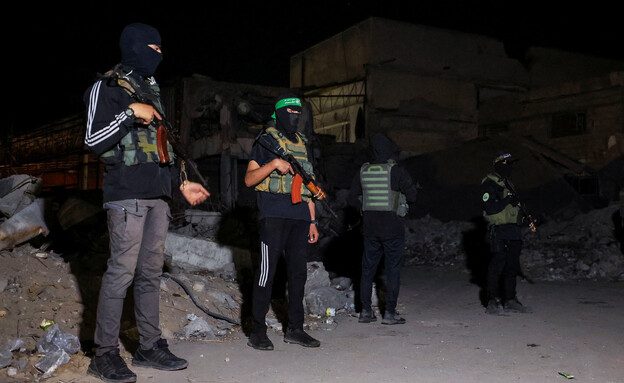 חמושים עזתים (צילום: Reuters)