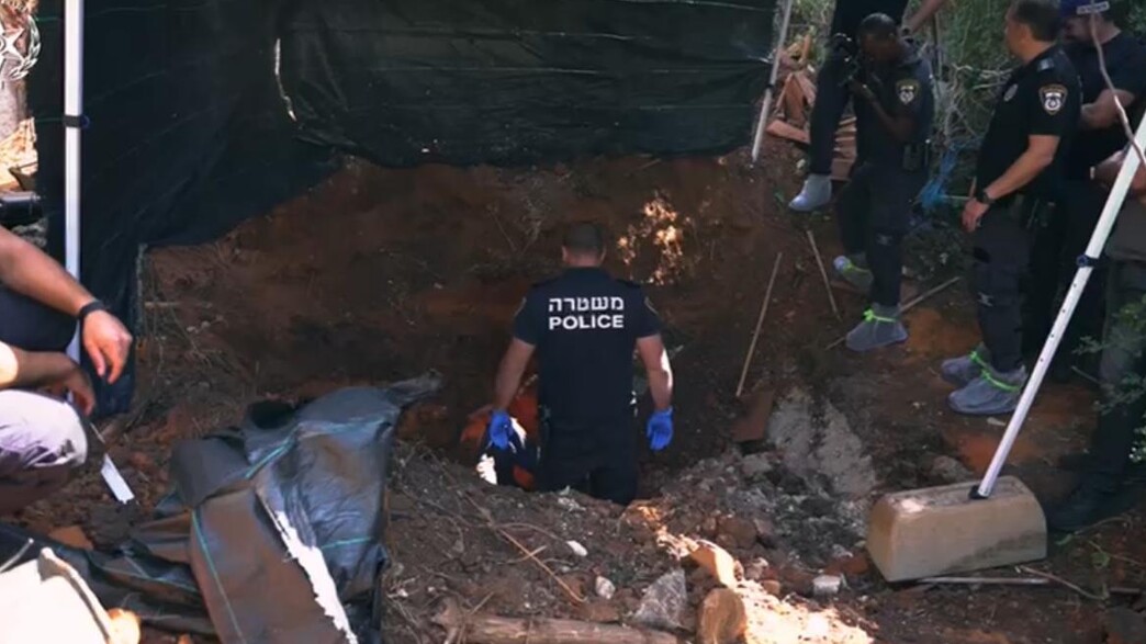 גופת ניצולת אישה נקברה בחצר ביתה 