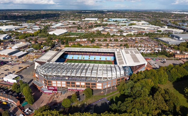 אצטדיון אסטון וילה ברמינגהאם בריטניה