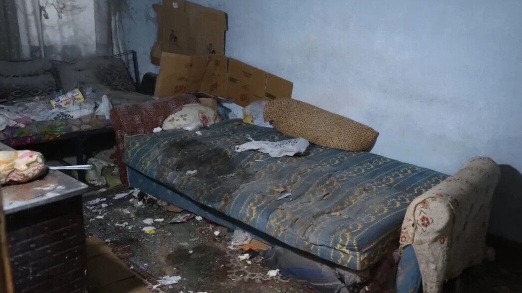 חולני: חיה עם גופת אמה בבית במשך חודש – והערימה עליה אשפה