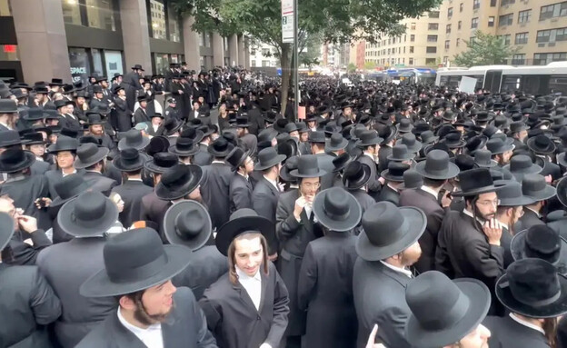 אלפי חרדים בהפגנה בניו יורק נגד הגיוס לצה"ל