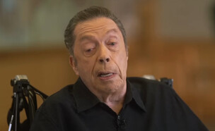 טים קארי (צילום: CBS, Youtube)