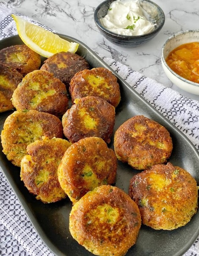 קציצות טונה. רצוי מאוד להגיש עם לימון