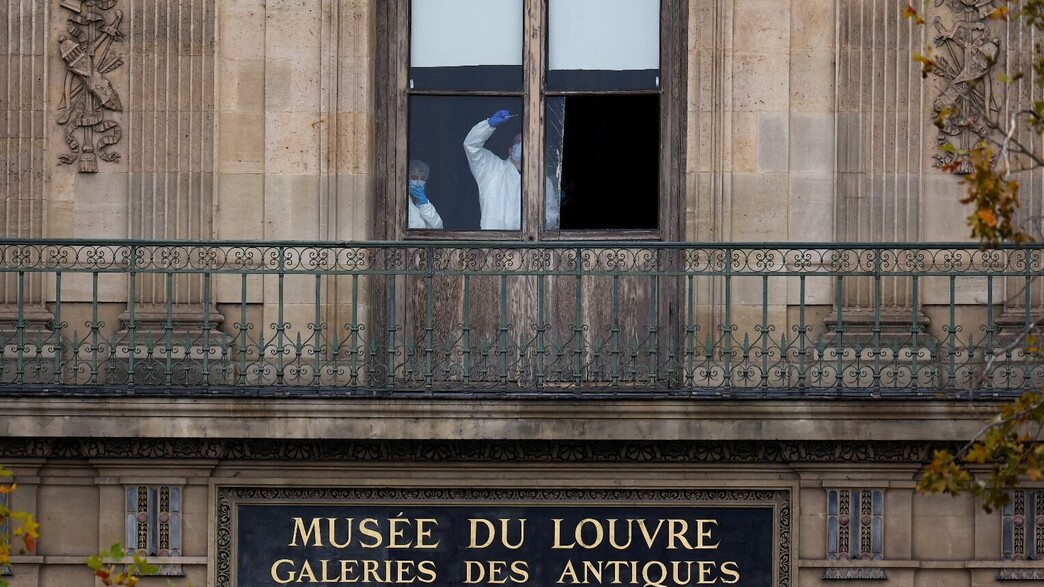 הפריצה הדרמטית למוזיאון הלובר בפריז