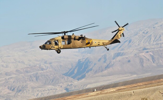 מטיילים נתקעו על צוק בגובה רב באזור ים המלח מטיילים נתקעו על צוק בגובה רב באזור ים המלח