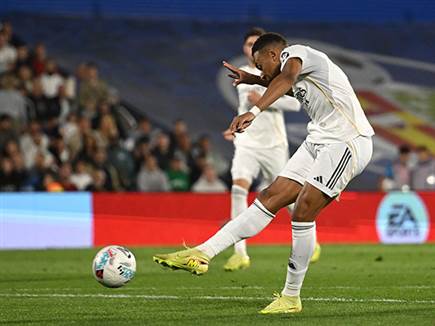 ואז הגיע קיליאן אמבפה שסגר עניין (Angel Martinez/Getty Images)