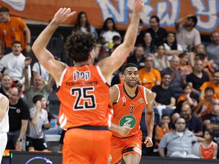 סטיבנס הוביל קאמבק עם מהלכים נהדרים (אלן שיבר)