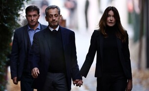 נשיא צרפת סרקוזי בדרך לכלא (צילום: רויטרס)