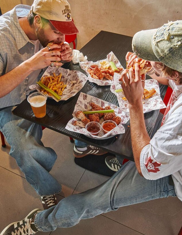 אוקטוברפסט בלאקי צ'יקן אוקטוברפסט בלאקי צ'יקן