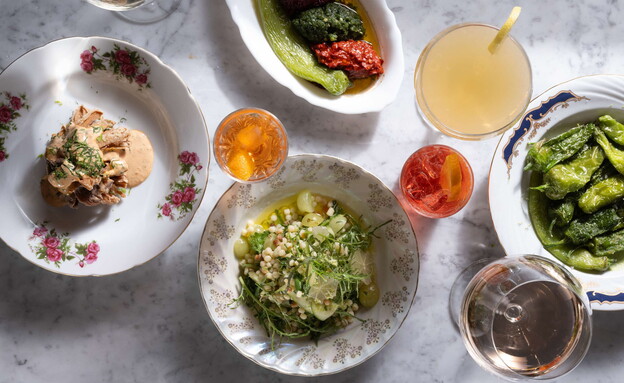 אפריטיבו חדש במלכה של אייל שני אפריטיבו חדש במלכה של אייל שני