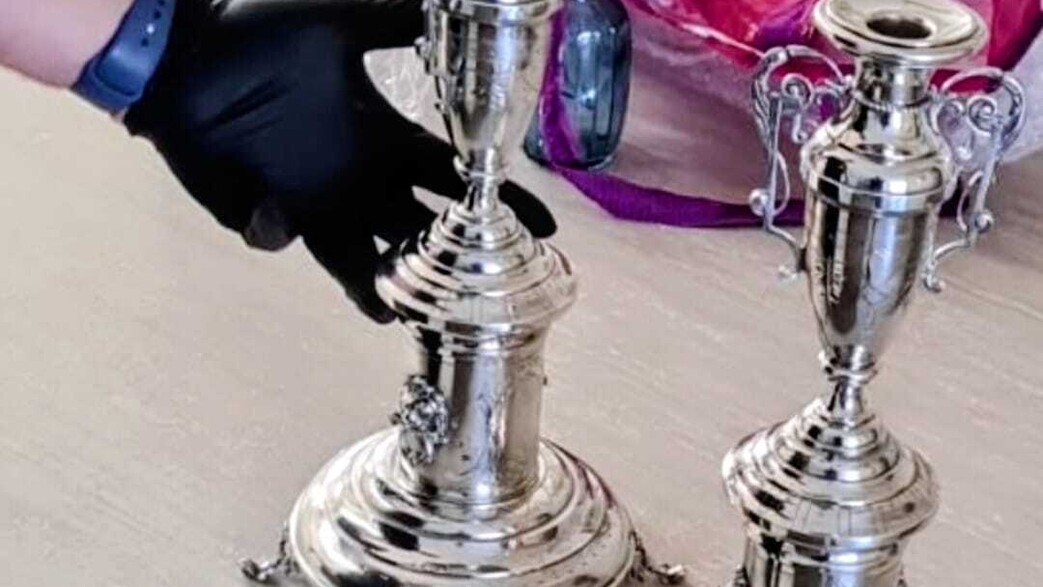 הפמוטים שנגנבו מבית הקשישה בת"א הפמוטים שנגנבו מבית הקשישה בת"א