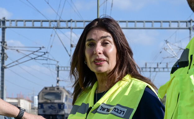 מירי רגב ברכבת (צילום: אבשלום ששוני, פלאש 90)