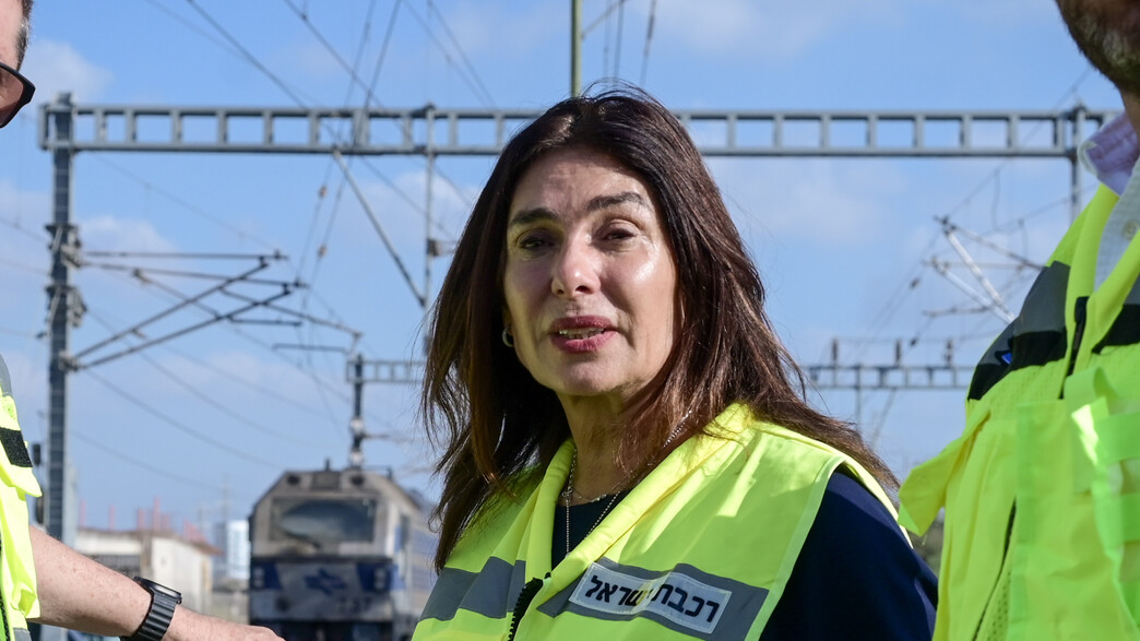 מירי רגב ברכבת