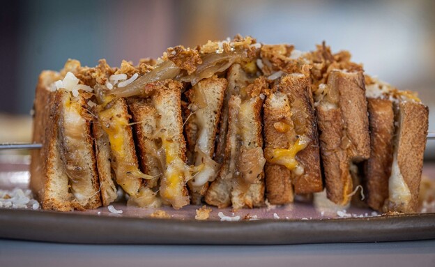 תפריט חדש בקפה גן סיפור. טוסט על שיפוד