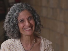 "שמו לנמרוד כיסוי עיניים וקשרו אותו באזיקים לדלת"