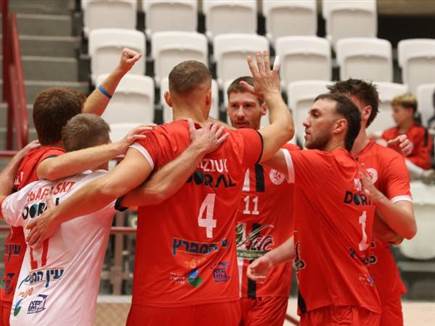 נפתחה בסערה (שמעון קנלמן) (צילום: ספורט 5)