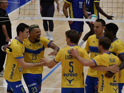 גם מכבי ת“א פתחה ברגל ימין (רינת ורדי) (צילום: ספורט 5)