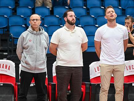 “מוריד את הכובע“ (ברני ארדוב)