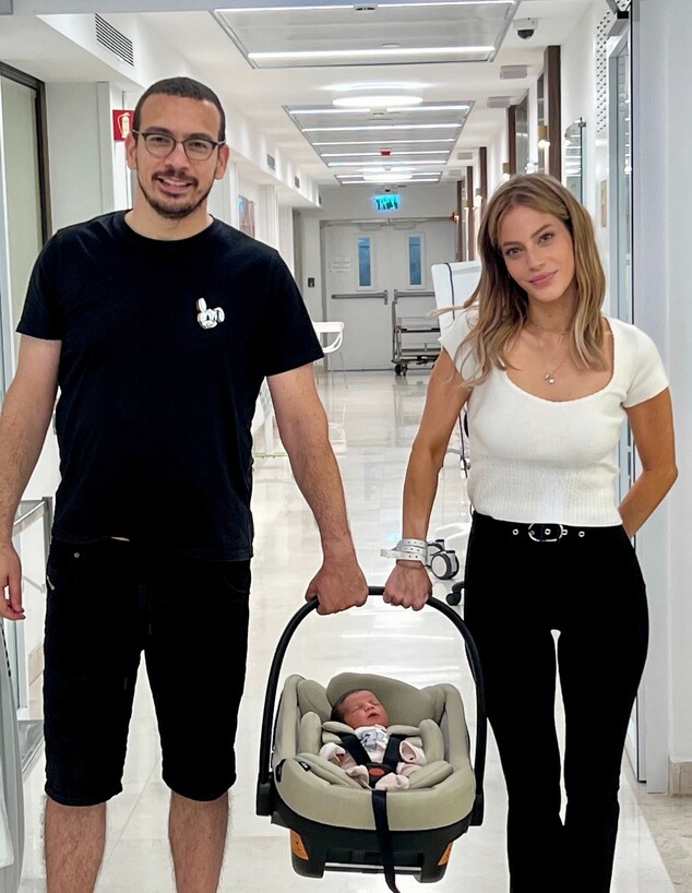 יולן כהן ובן זוגה שי בן מאור הורים לבת