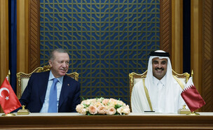 אמיר קטאר אל-ת'אני ונשיא טורקיה ארדואן (צילום: Reuters)