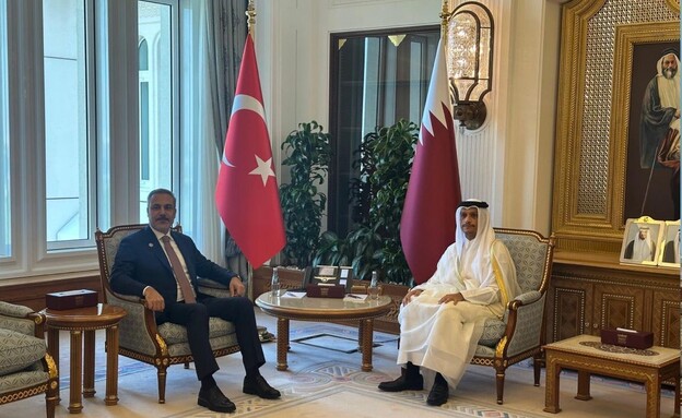 שר החוץ הטורקי הקאן פידאן ואמיר קטאר אל-ת'אני שר החוץ הטורקי הקאן פידאן ואמיר קטאר אל-ת'אני