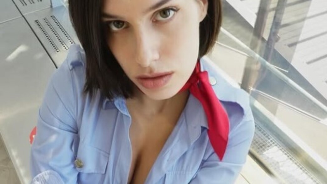 דיילת אוויר צרפתייה חושפת את הסוד שלה בטיסות דיילת אוויר צרפתייה חושפת את הסוד שלה בטיסות