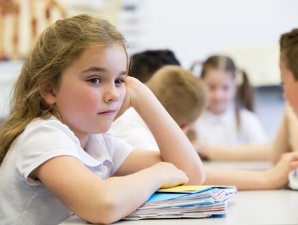 ילד מאוכזבת בכיתה