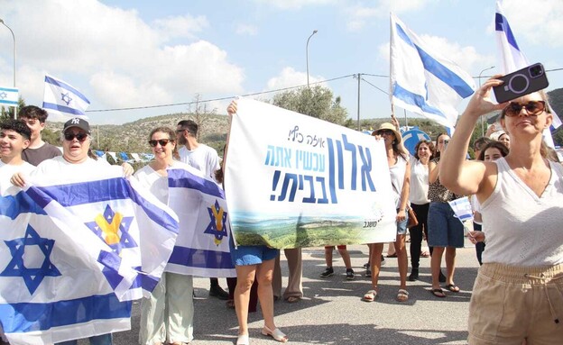 אלון אהל חוזר הביתה