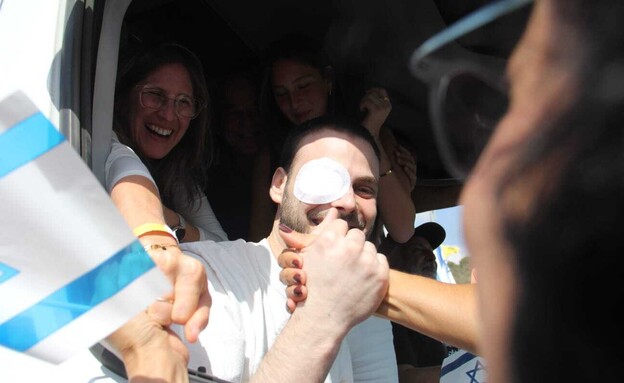 אלון אהל חוזר הביתה