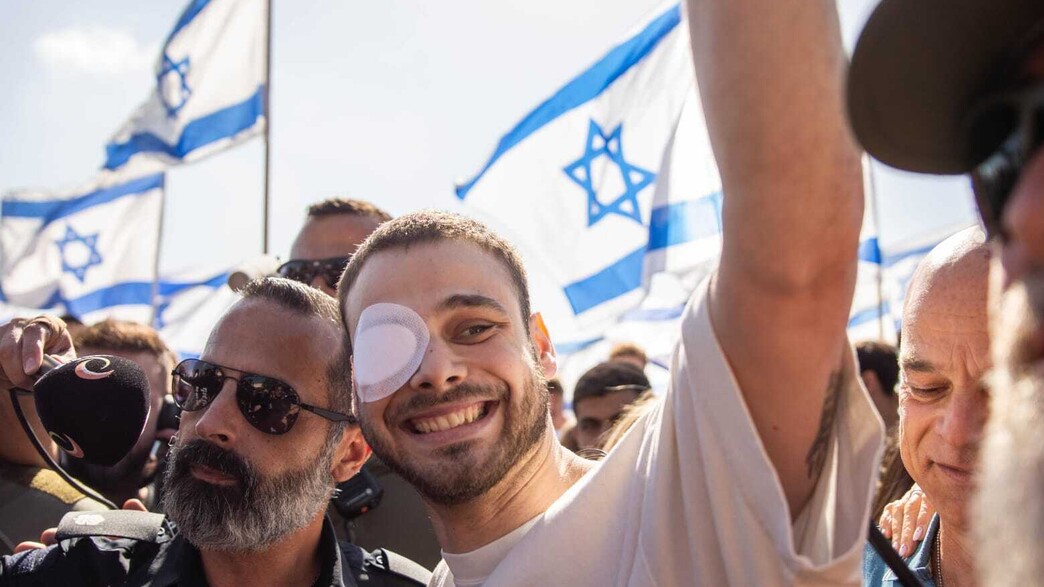 אלון אהל חוזר הביתה