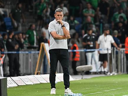 לבד, על הקו. דייגו פלורס (צילום: ברני ארדוב) (צילום: ספורט 5)