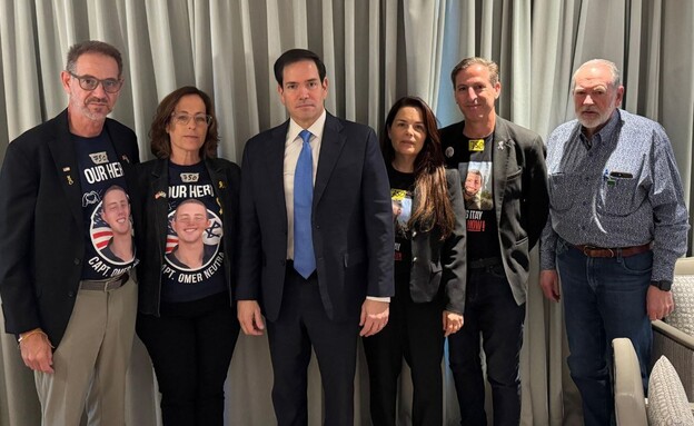 מרקו רוביו עם משפחות חטופים (צילום: לפי חוק 27א׳ לזכויות יוצרים)