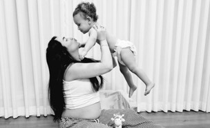 הזמרת אתי ביטון ובנה הראל (צילום: אינסטגרם)