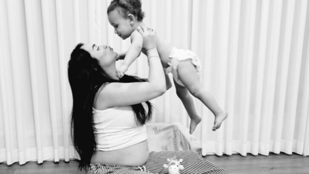 הזמרת אתי ביטון ובנה הראל