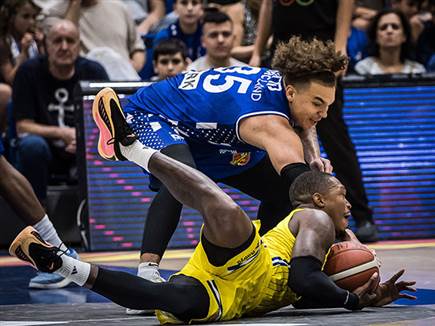 מאבקי פרקט (עודד קרני)